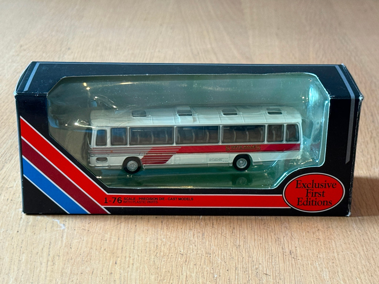 EFE 1:76 OO Gauge 15712 - Plaxton Panorama - South Wales