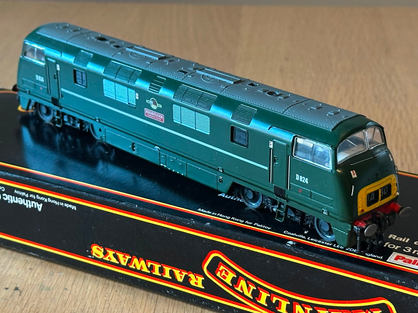 Mainline 37064 Class 42 D824 'Highflyer' BR green. Lights and Crew. Fully tested