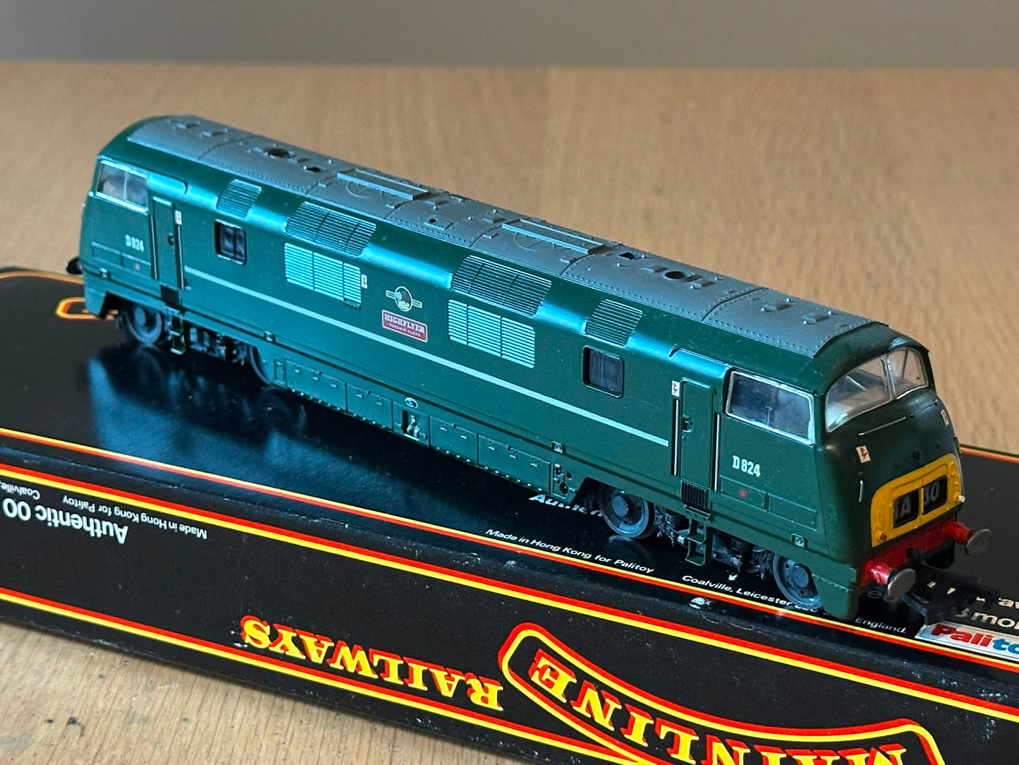 Mainline 37064 Class 42 D824 'Highflyer' BR green. Lights and Crew. Fully tested
