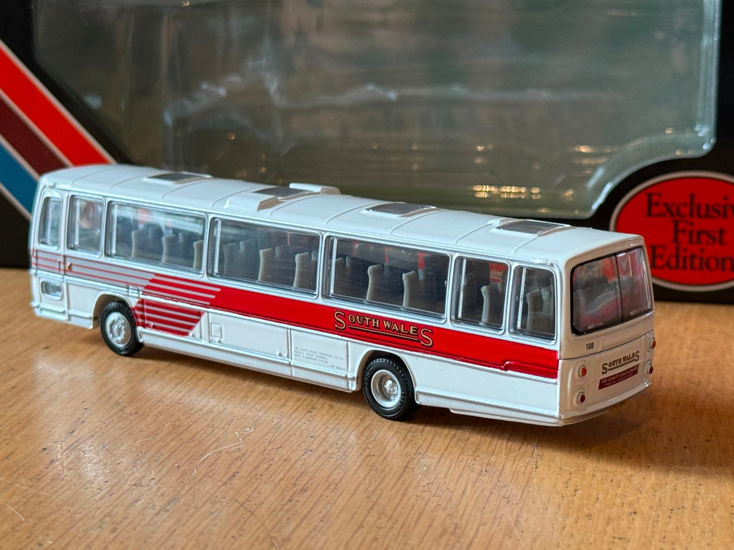EFE 1:76 OO Gauge 15712 - Plaxton Panorama - South Wales