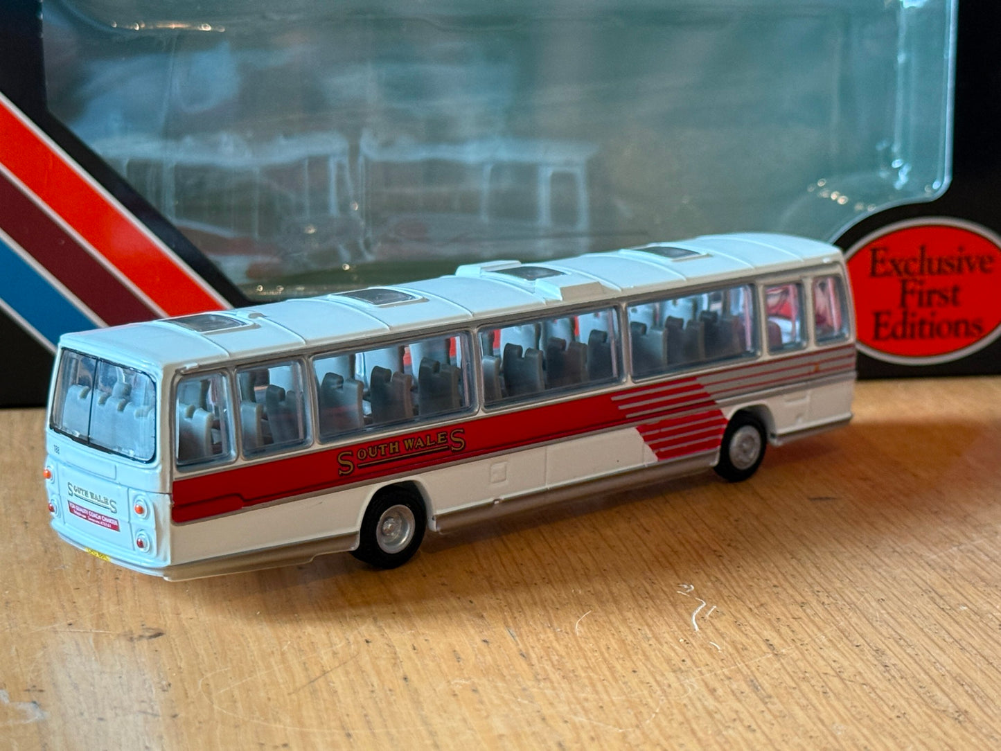EFE 1:76 OO Gauge 15712 - Plaxton Panorama - South Wales