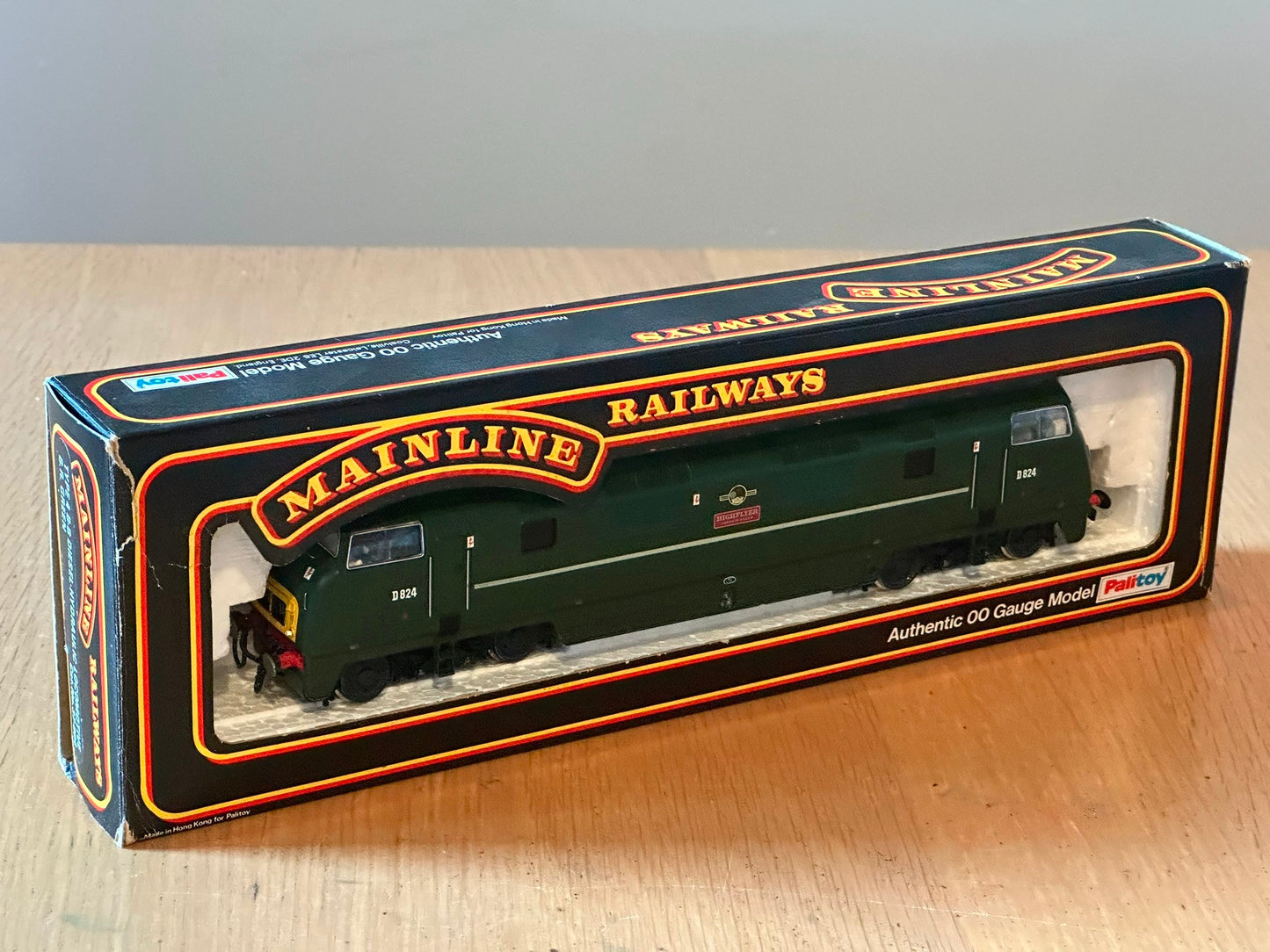 Mainline 37064 Class 42 D824 'Highflyer' BR green. Lights and Crew. Fully tested