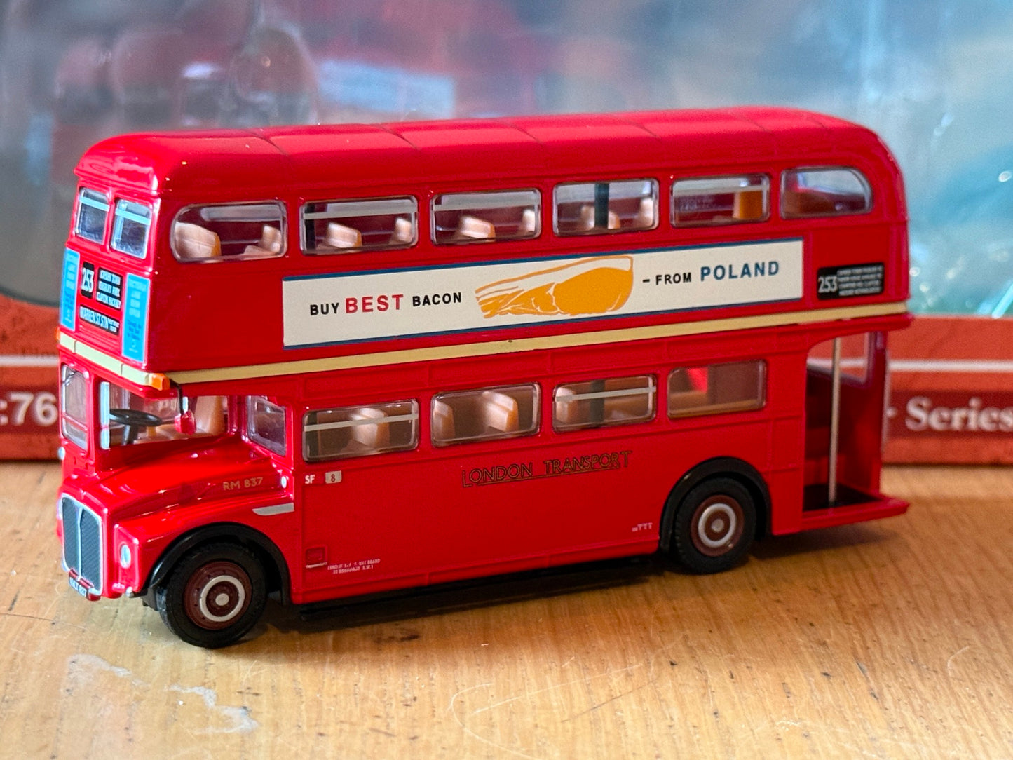 EFE 1:76 OO Gauge 31501 - RM Rotemaster Bus - London Transport. Route 253.
