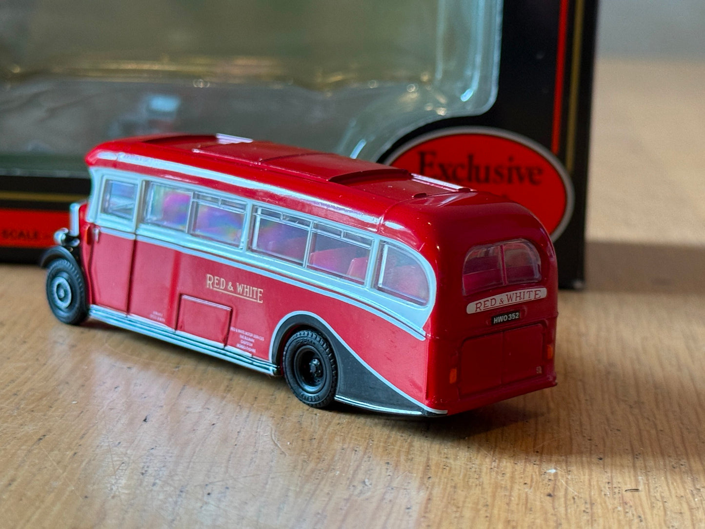 EFE 26803 - 1:76 Leyland Tiger PS1 Duple Half Cab Coach - Red & White