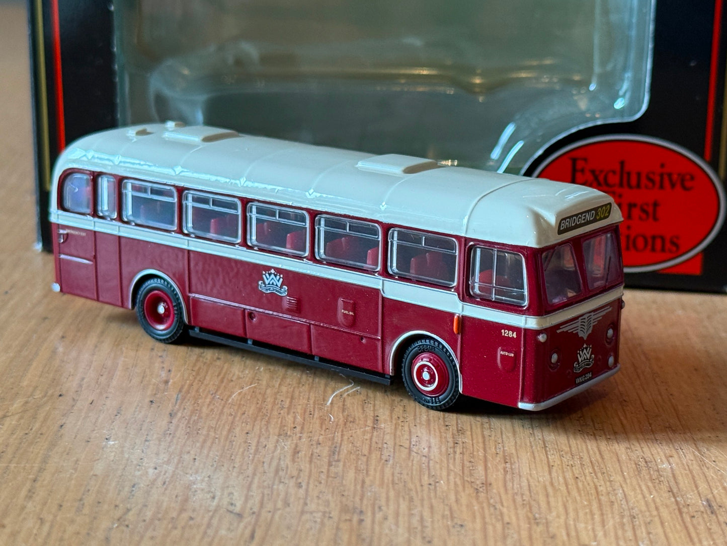 EFE 24311 - 1:76 AEC Reliance 1950's BET Style Bus - Western Wales