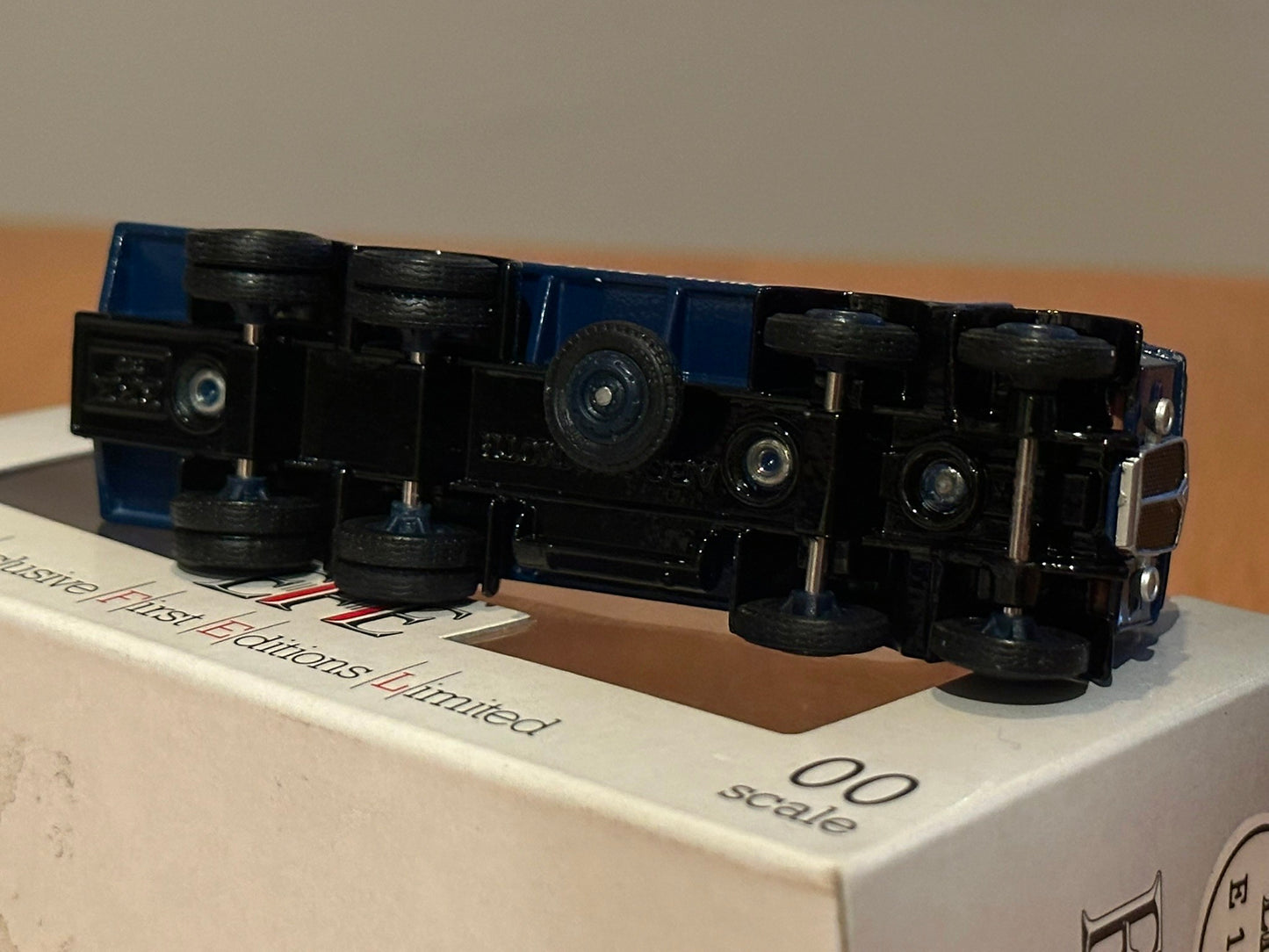 EFE OO Gauge AEC Mammoth 8-wheel Bath & Portland Flatbed 10401. Boxed.