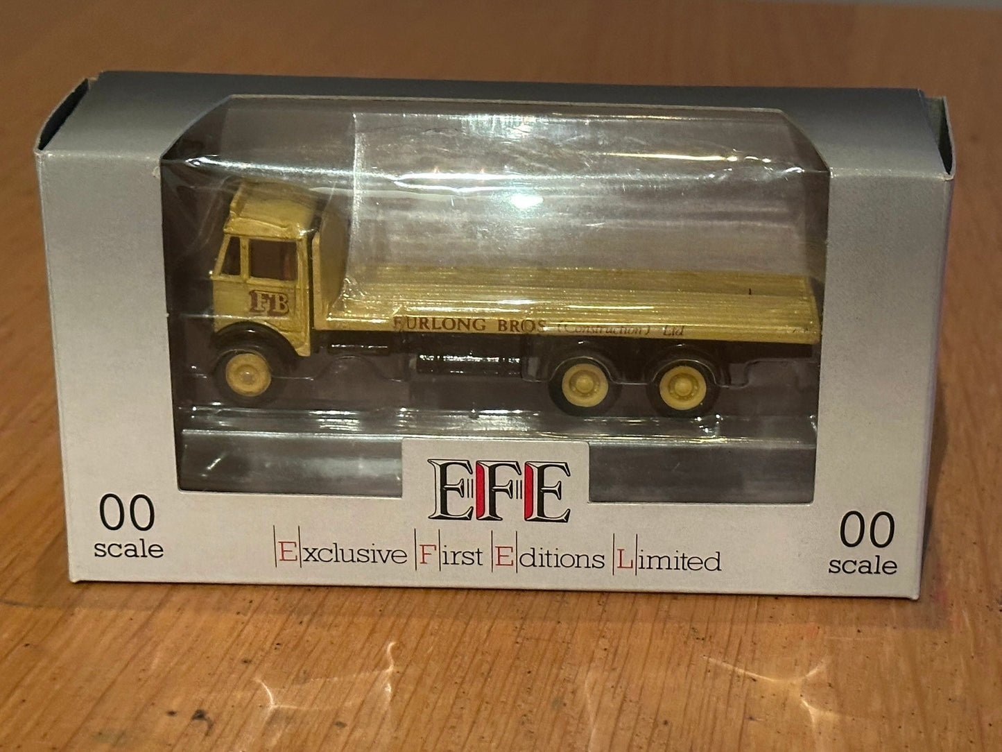 EFE OO Gauge AEC Mammoth 6-wheel Flatbed Furlong Bros Construction 10701. Boxed.