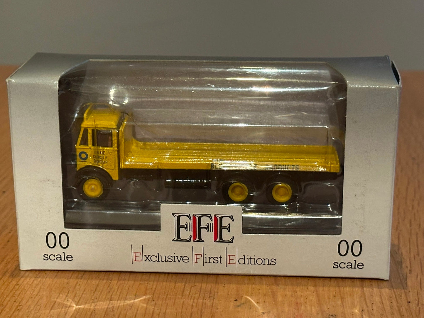 EFE OO Gauge AEC Mammoth 6-wheel Flatbed - Blue Circle 10702. Boxed.