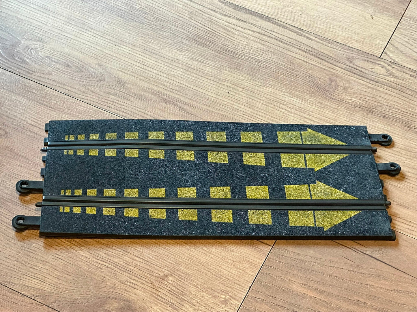Scalextric 1:32 L6615 Straight Track Piece - Yellow Black Arrow Hatchings