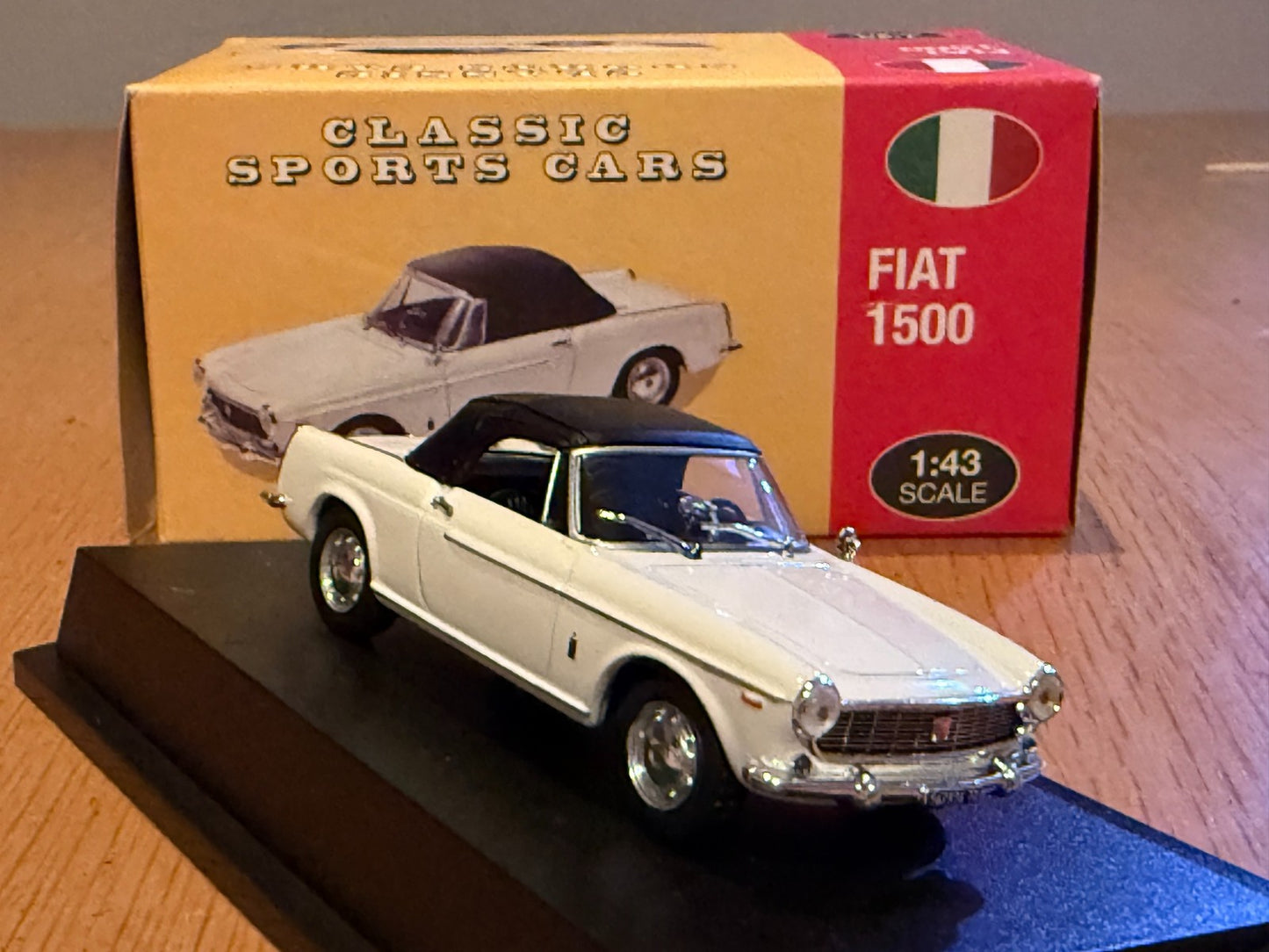 Atlas Editions - 1:43 Fiat 1500 Cabriolet