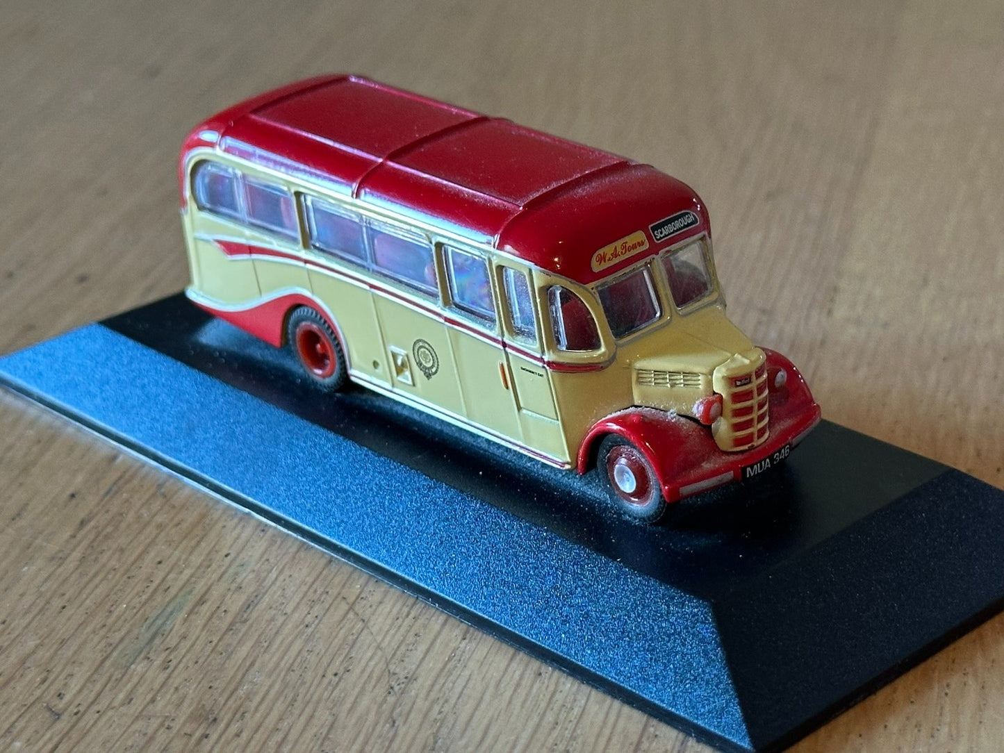 Atlas Great British Buses 1:76 Wallace Arnold Bedford OB. No Box.
