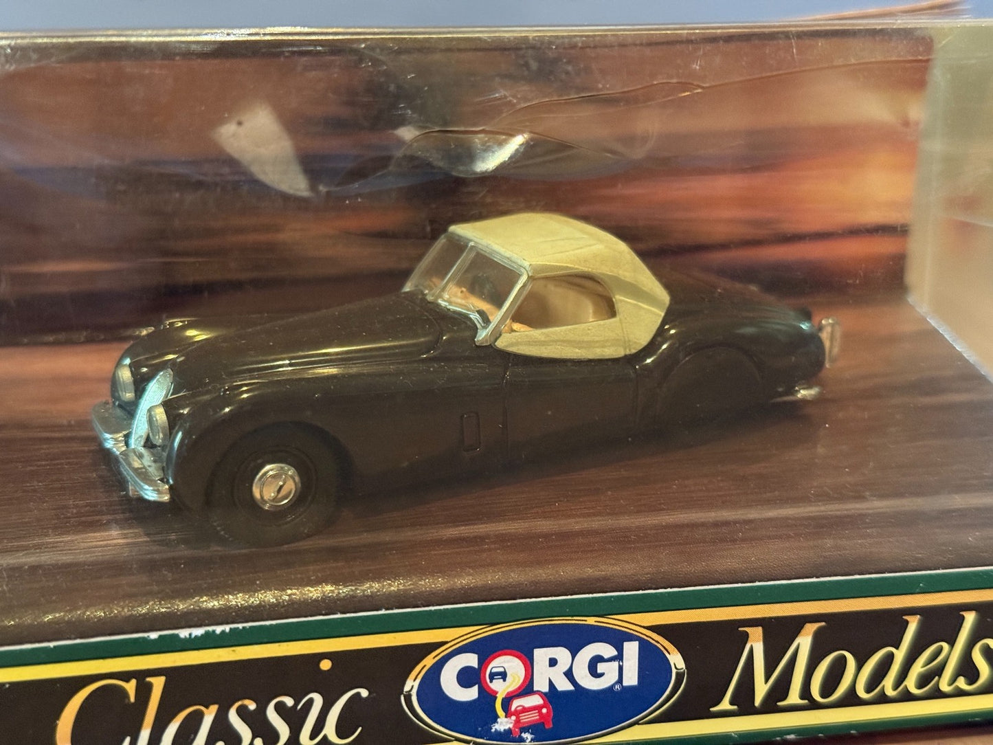 Corgi Classic Models 1:43 96041 - Jaguar XK120 BNIB