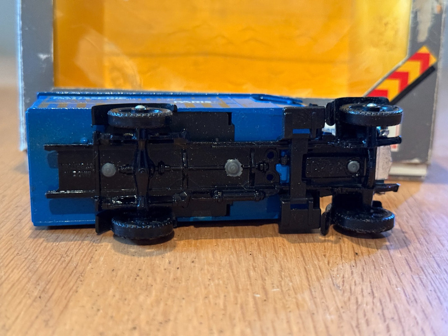 Corgi Classics 97100: 1:50 1926 Renault Van - Patisserie Marcel Gardet Paris