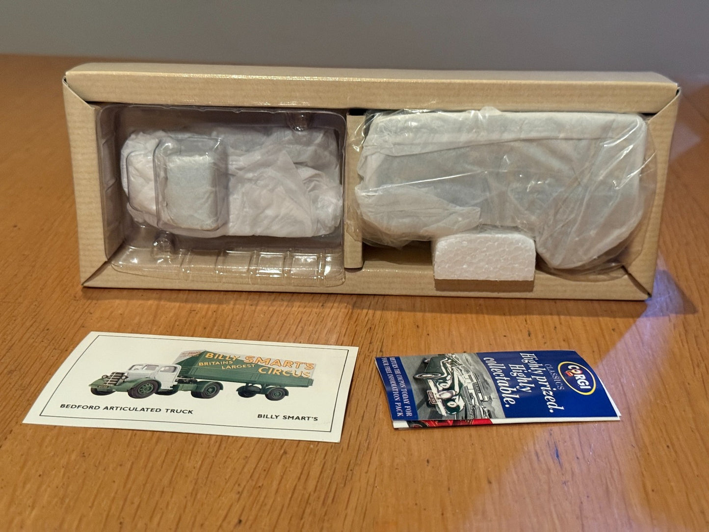 Corgi Classics - 1:50 97300 Bedford Articulated Truck - Billy Smarts Circus