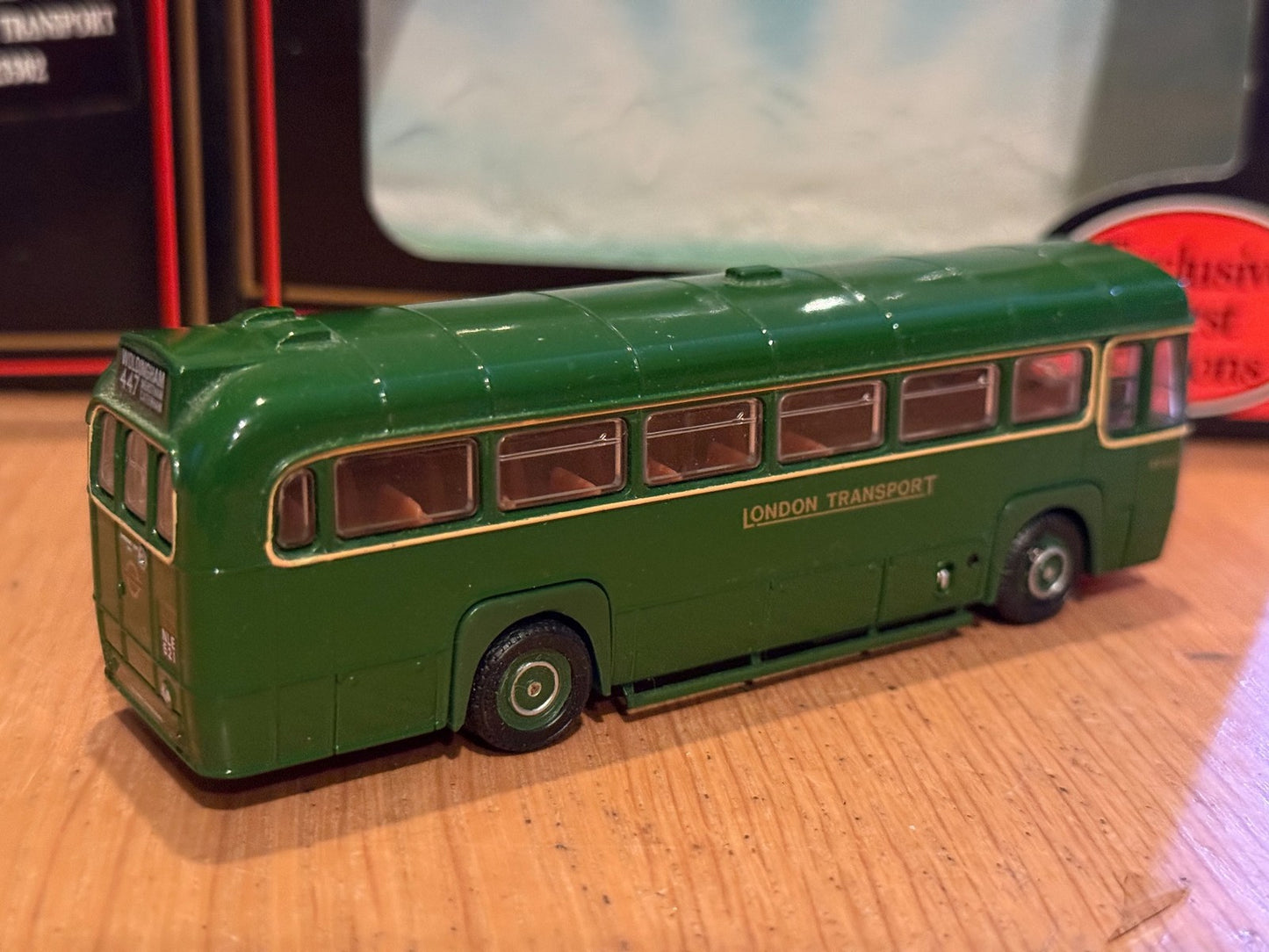 EFE OO Gauge 1:76 23301 - AEC RF London Transport Country Services
