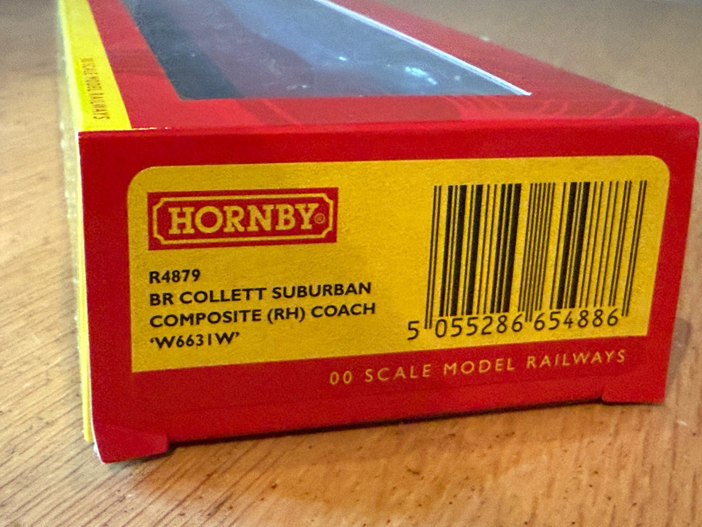 Hornby OO Gauge R4879 - BR Collett Suburban Composite (RH) Coach - W6631W