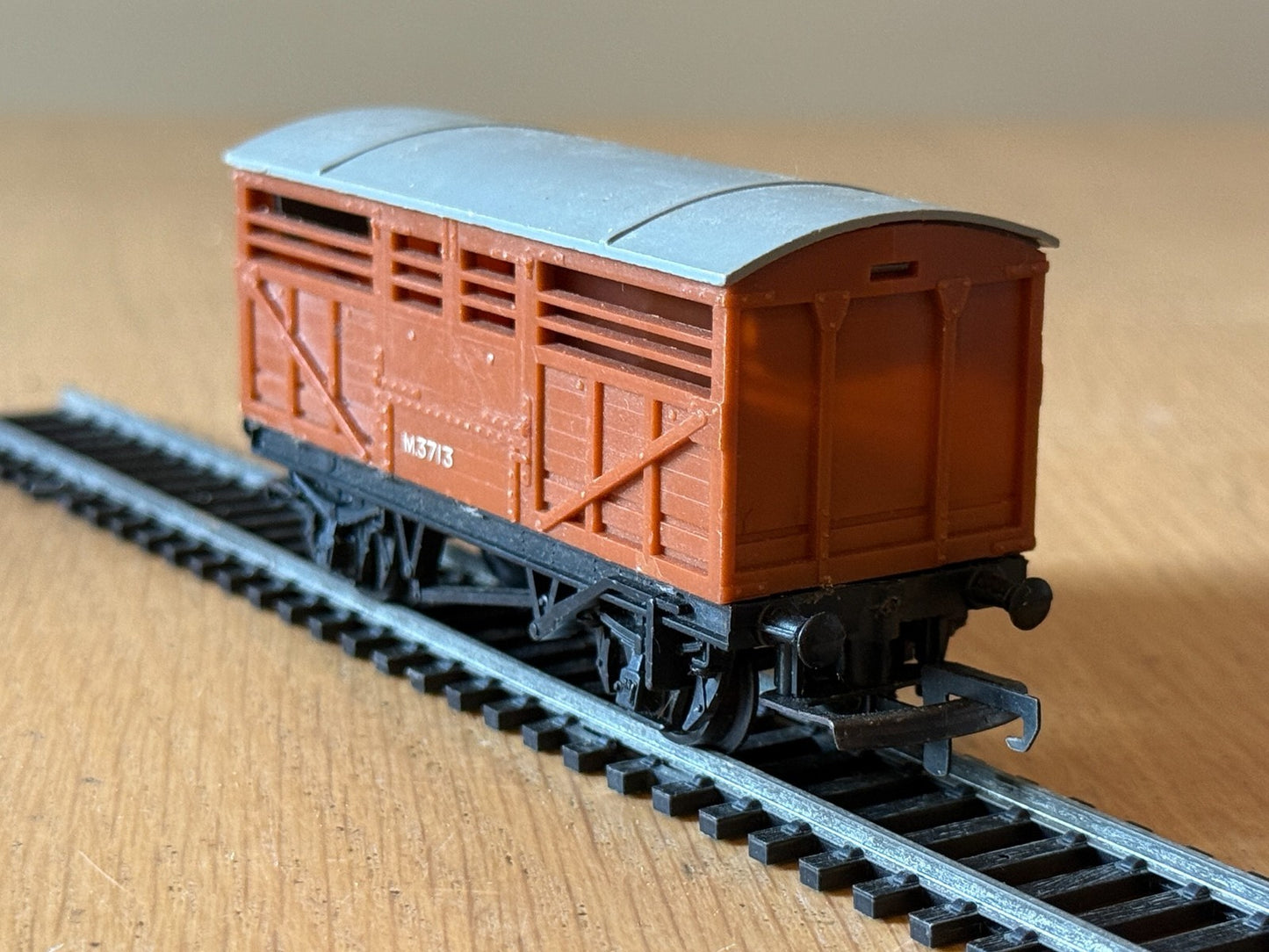 Hornby OO Gauge Wagon - Triang R122 Cattle Wagon