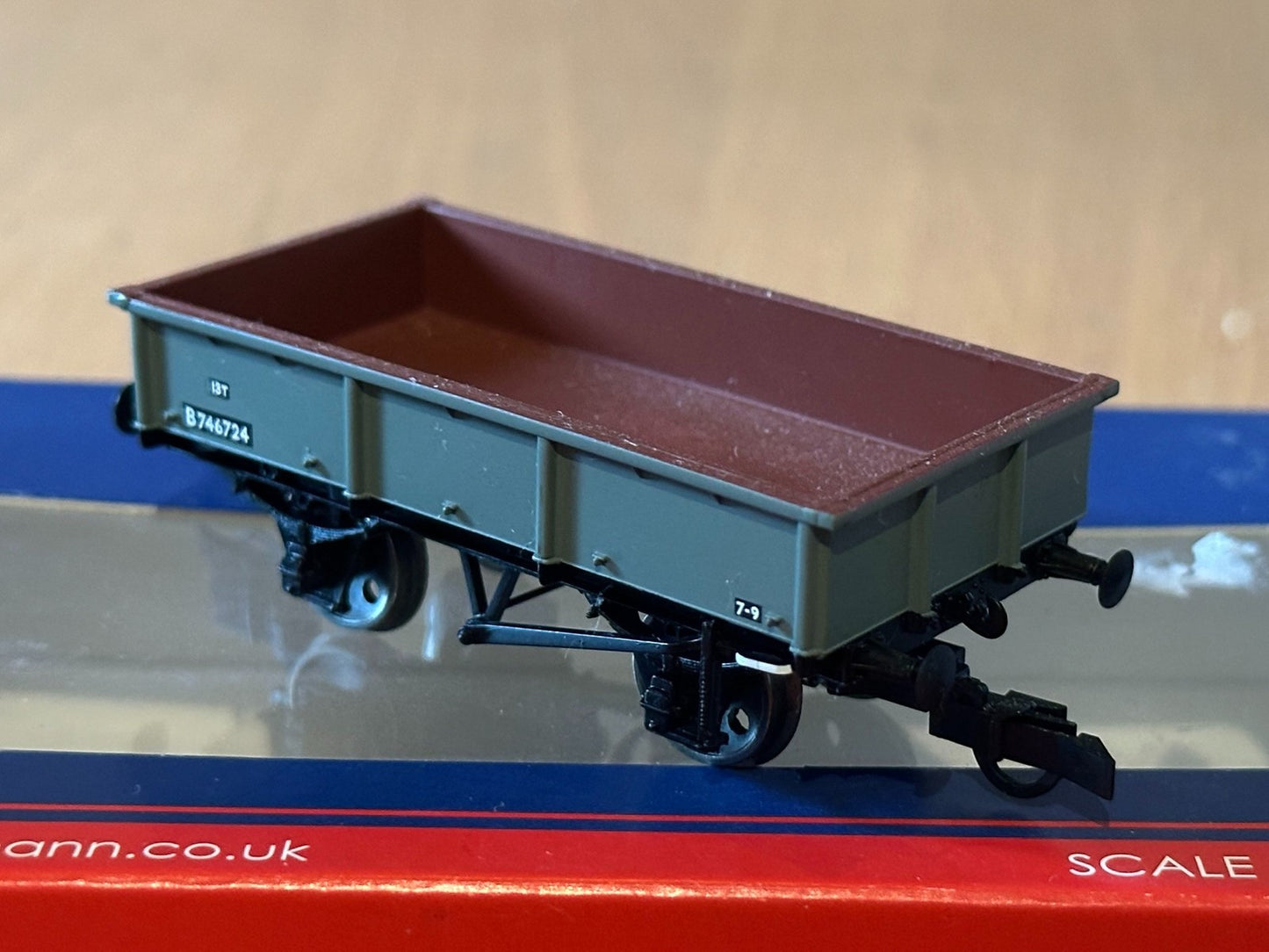 Bachmann 37-354A OO Gauge 13 t steel sand tippler wagon B746724 BR grey Preowned
