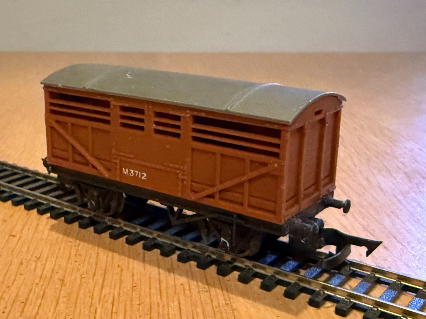 Triang Hornby OO Gauge R122 - Cattle Wagon M3712