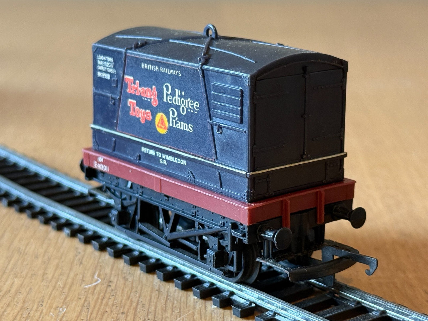 Hornby OO Gauge Wagon - Pedigree Prams. Pre Owned. R561