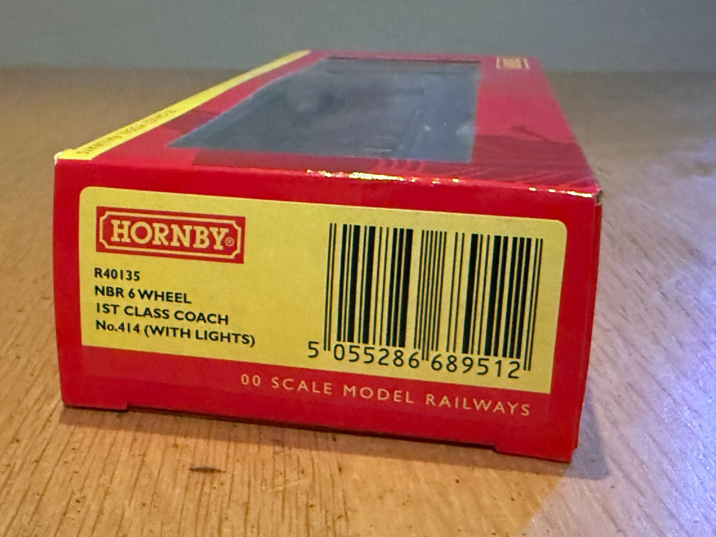 Hornby OO Gauge R40135 - NBR 6 Wheel 1st Class Coach No.414 With Lights