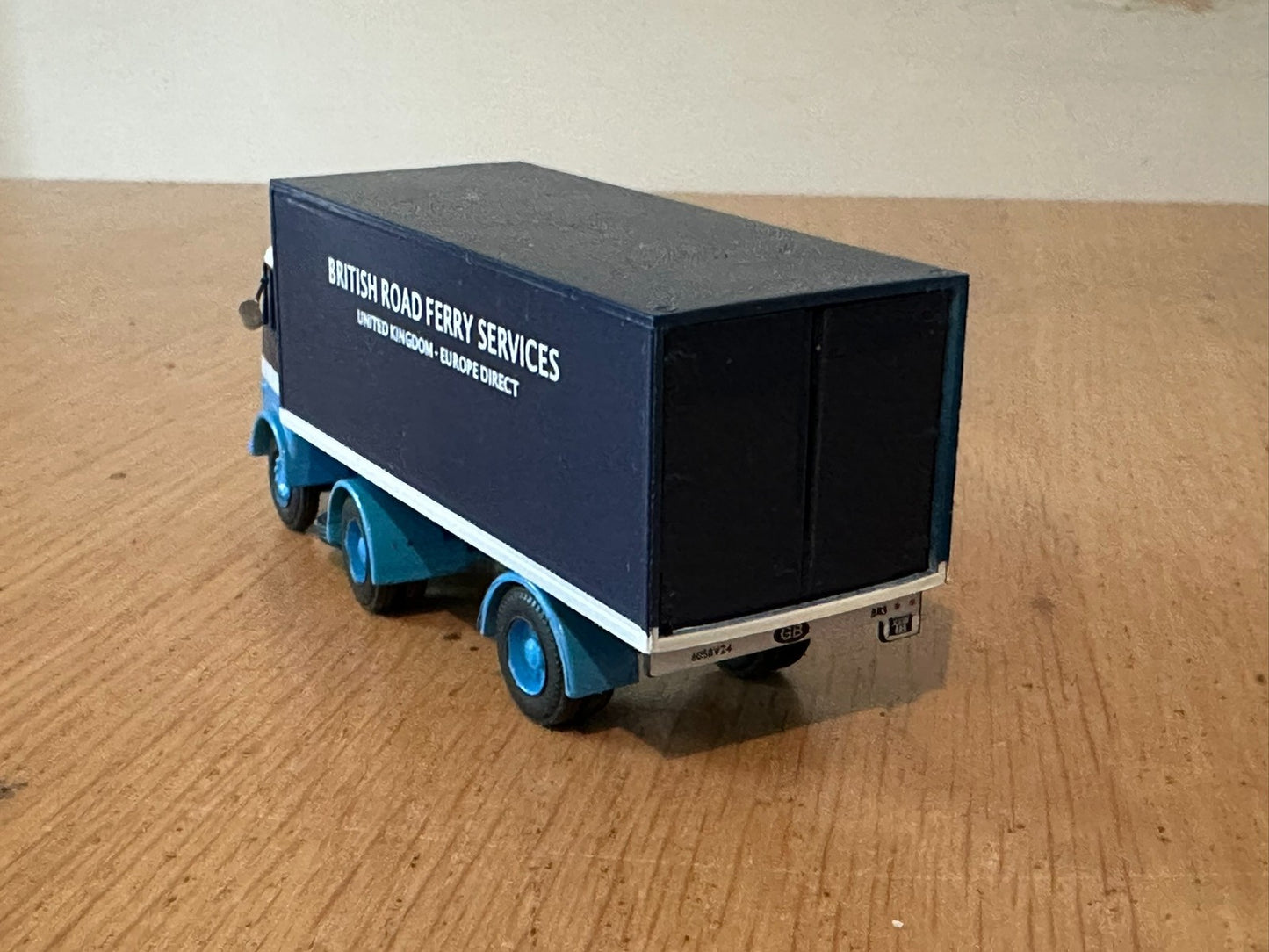 Base Toys OO Gauge British Road Ferry Services Truck