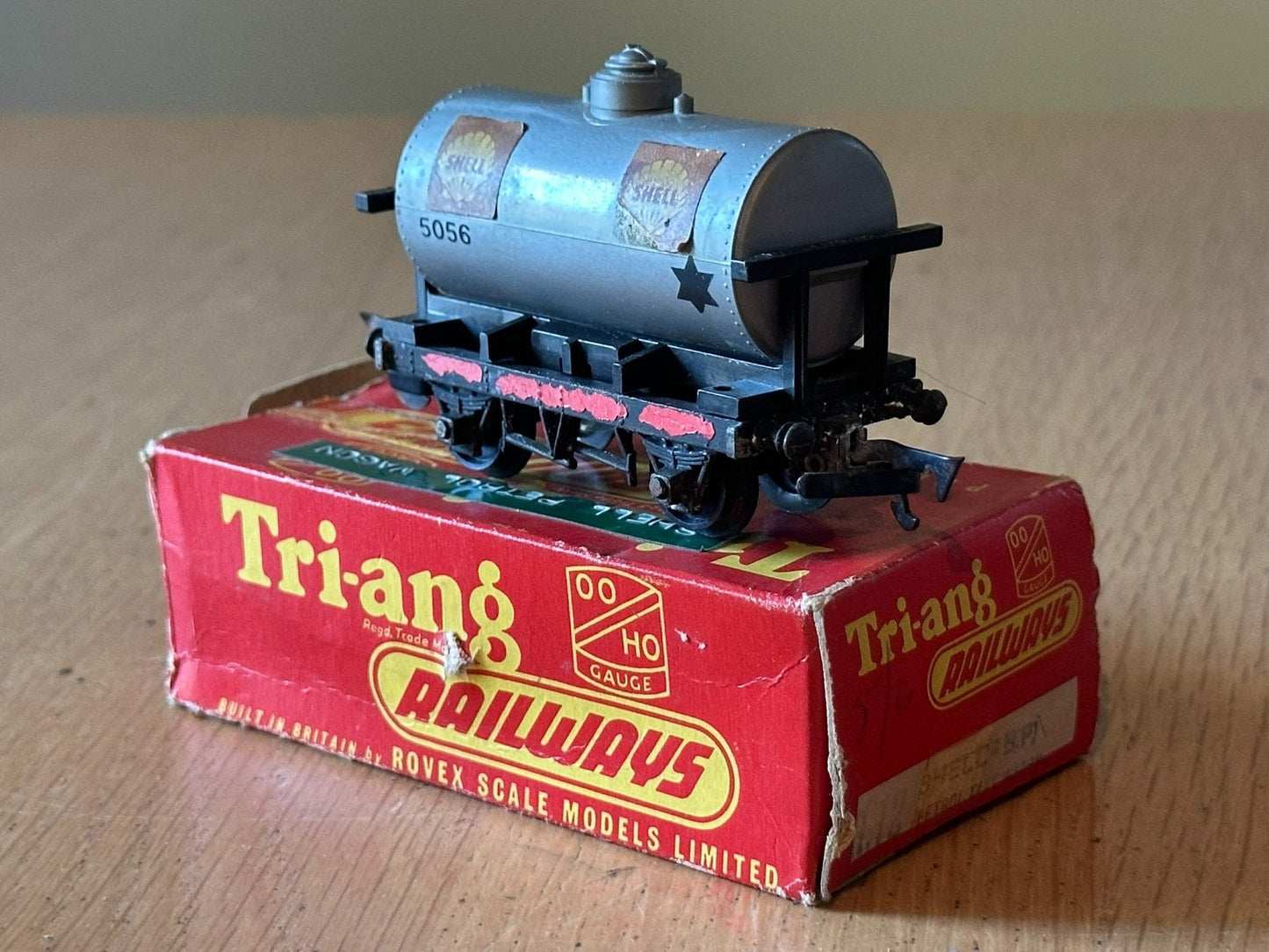 Tri-ang R12 OO Gauge Shell BP Private Owner Fuel Tanker. Original Box.