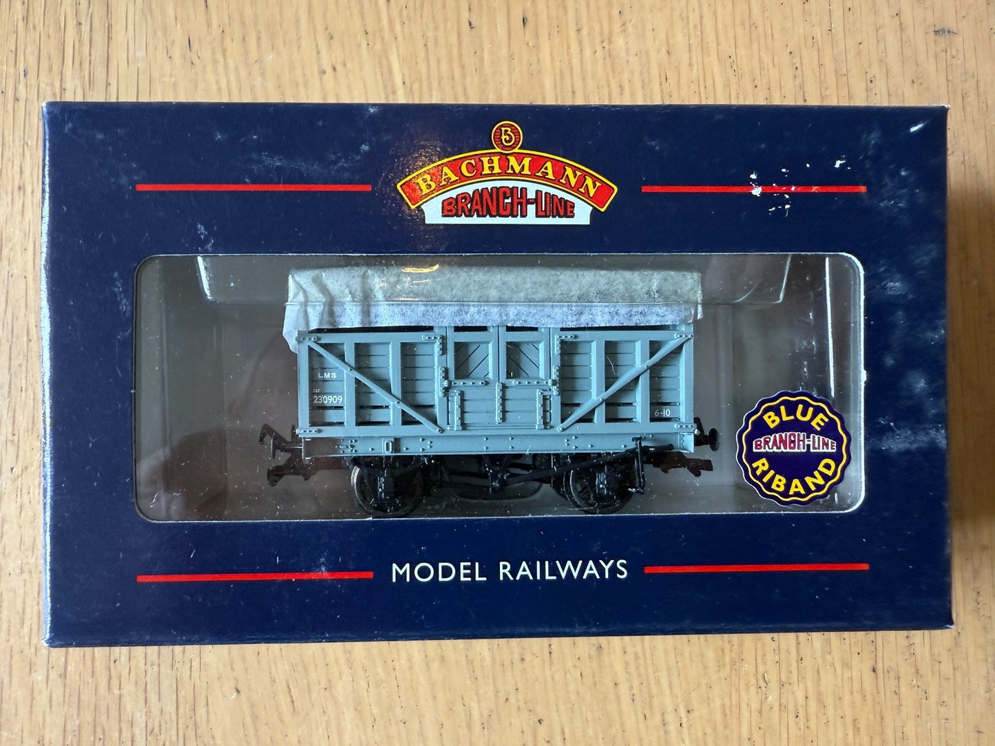Bachmann OO Gauge 37-701A 10 Ton Cattle Wagon - LMS Grey. BNIB