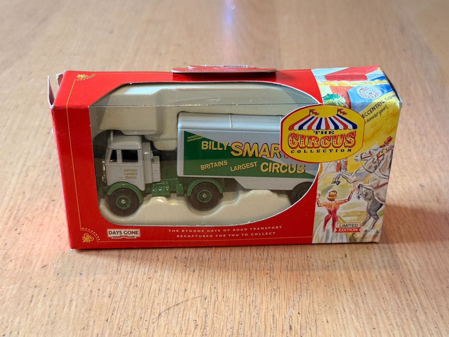 Lledo Days Gone The Circus Collection - Scammell Tractor & Trailer Billy Smarts