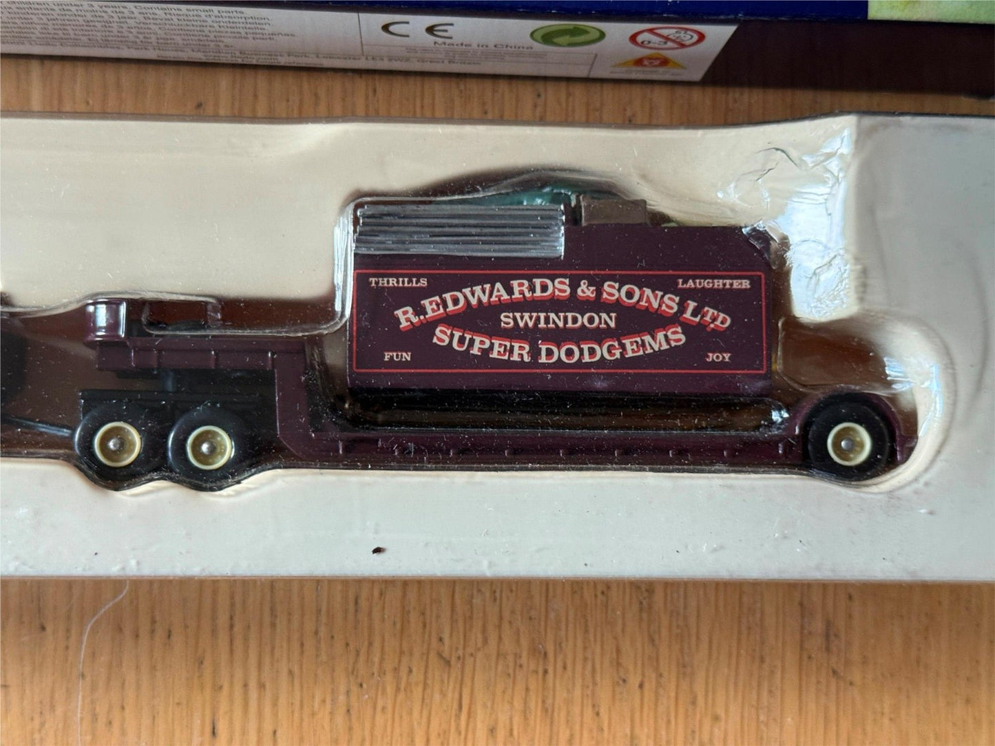 Lledo DG123003 Showman's Collection AEC Mammoth, Draw Bar Trailer & Dodgems Load