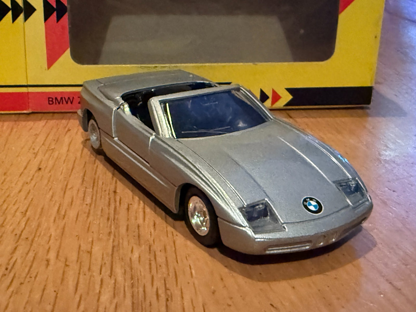 Maisto Diecast - Shell Sportscar Collection - BMW Z1