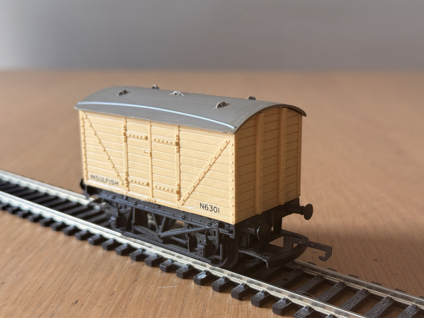 Tri-ang OO Gauge - Insulfish N6301