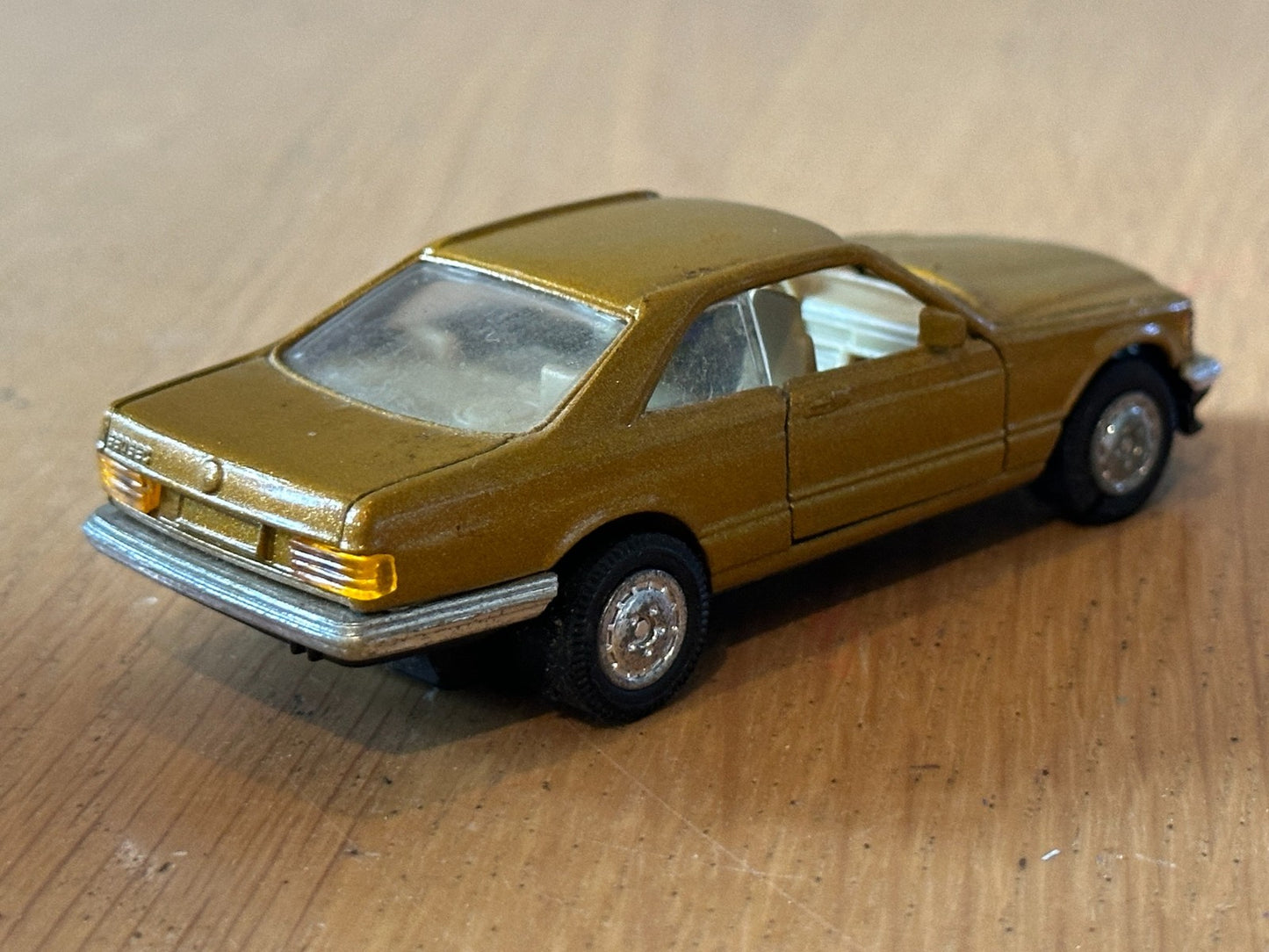 Welly Diecast Pull Back Super Racer - Mercedes SEL SEC Coupe