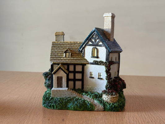 Lilput Lane or David Winter Replica Cottage