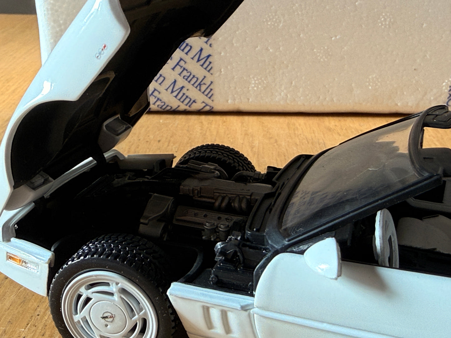 Franklin Mint - 1:24 1988 Chevrolet Corvette.