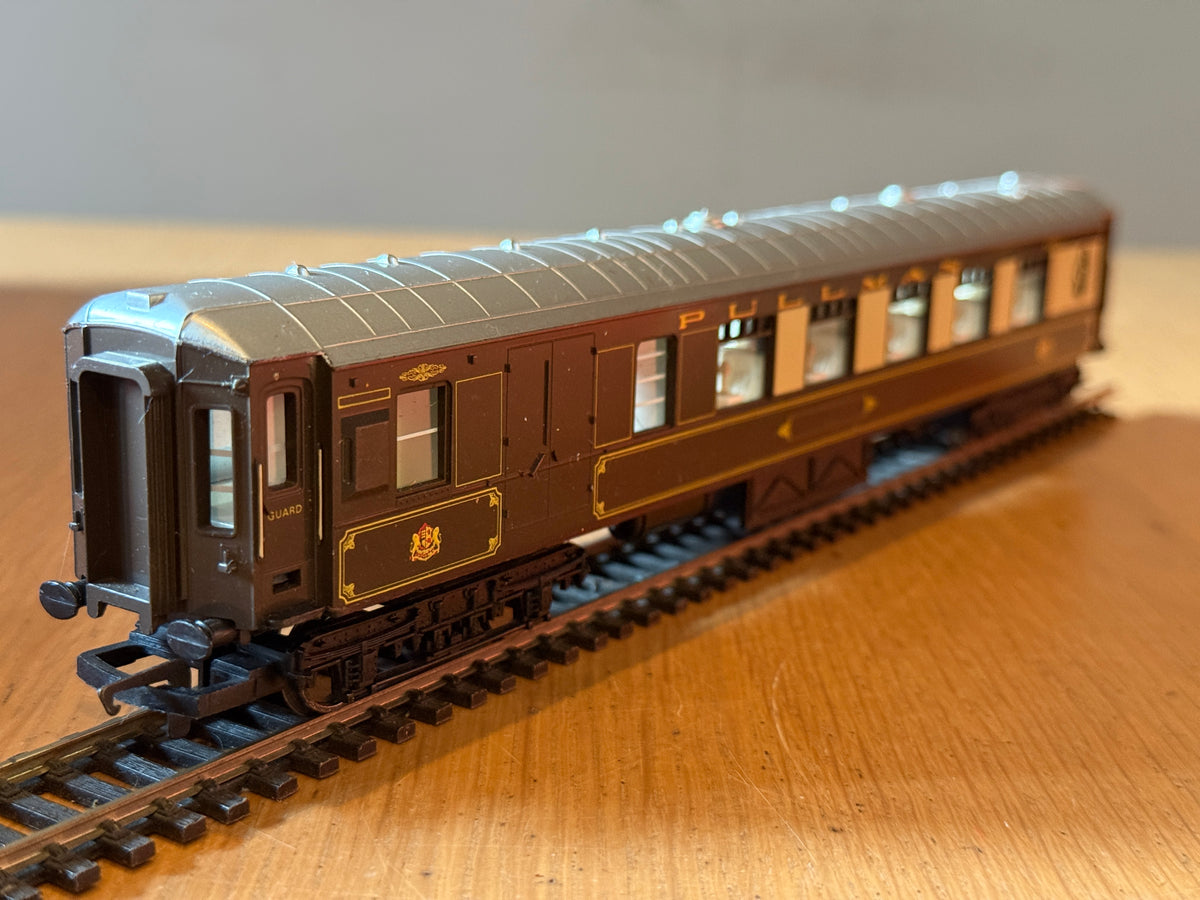 Hornby OO Gauge R223 -  British Rail  1st Class Pullman Coach - Car No. 78