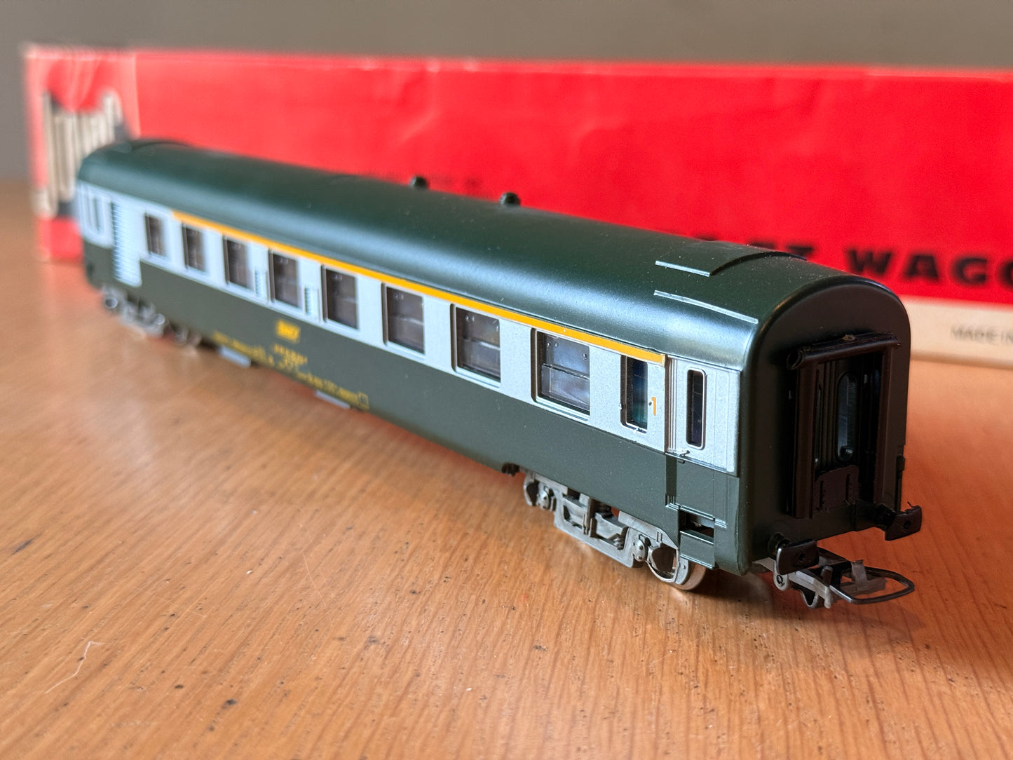 Jouef HO Scale 5294 - France Car A7d SNCF Type Y UIC Green