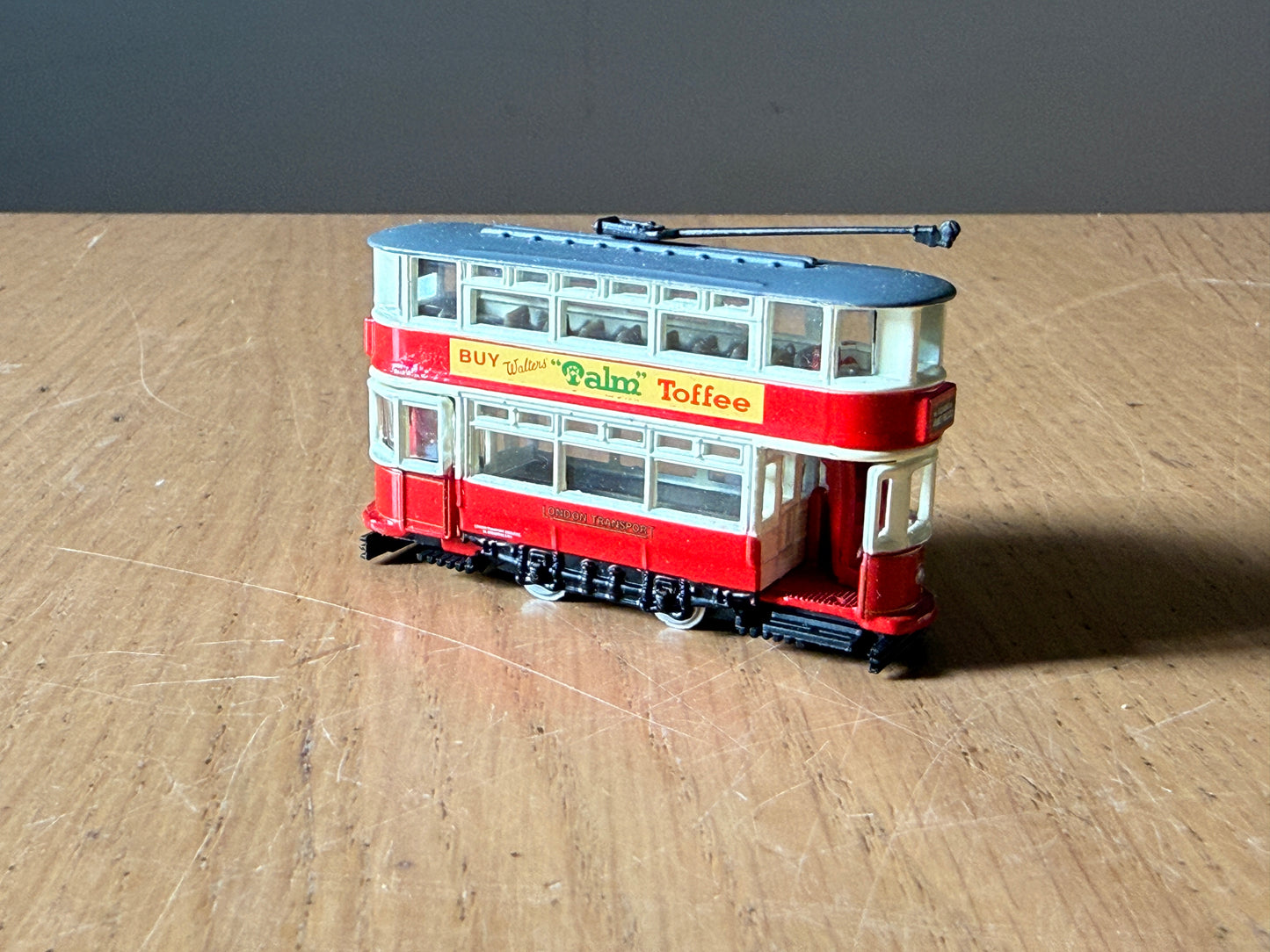 Oxford Diecast NTR008 - N Gauge 1:148 London Tram