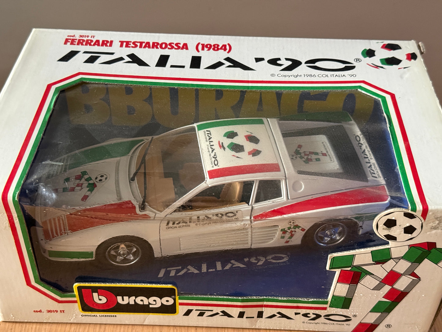 Bburago 1:18 Diecast Model 3019IT Ferrari Testarossa Italia 1990 Mint Condition
