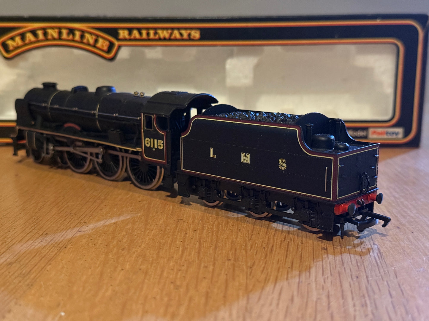 Mainline OO Gauge - LMS Royal Scot Class 4-6-0 Steam Locomotive. No 6115