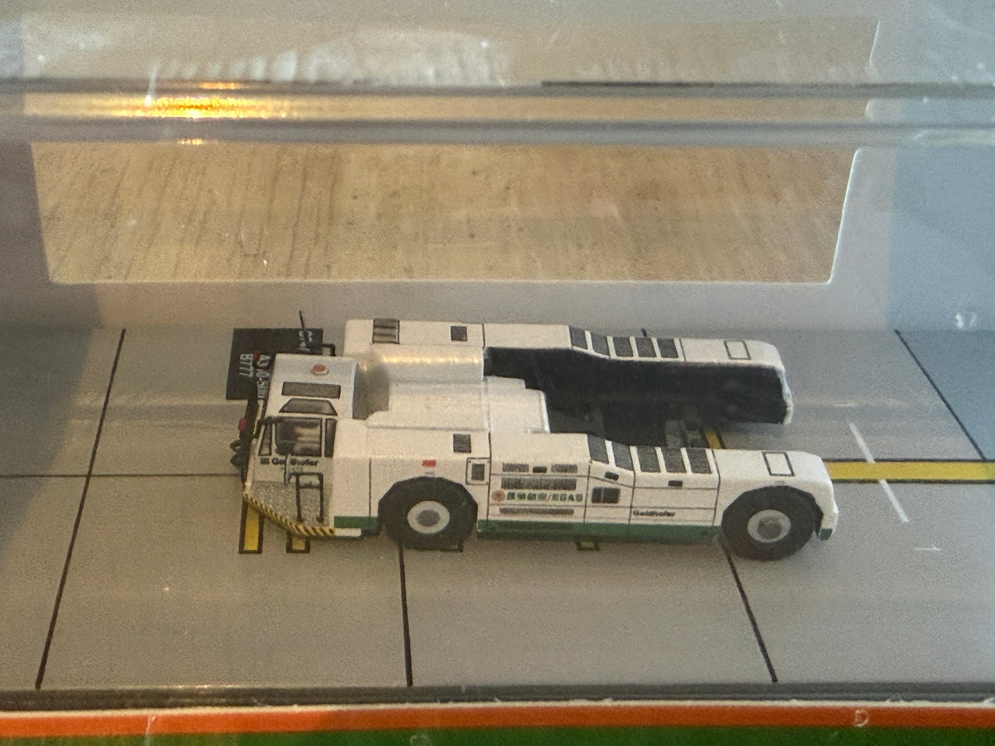 Egas 1:200 - Towbarless Aircraft Tractor - BNIB