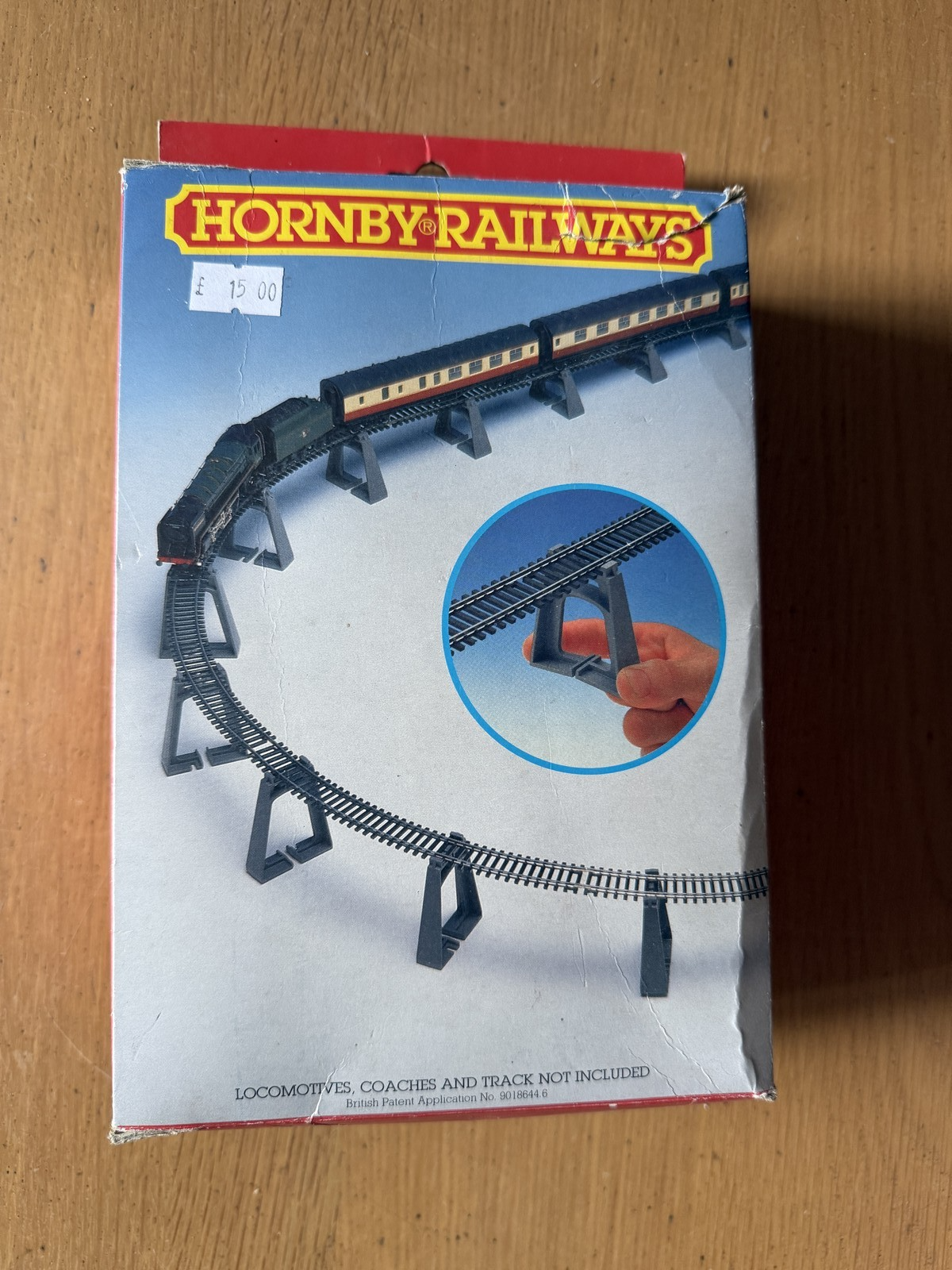 Hornby R909 Elevated Track Supports. BNIB. Box may be damaged.