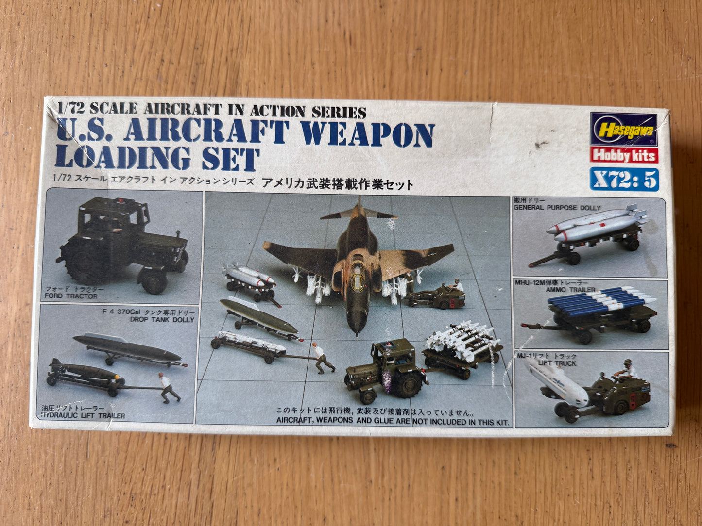 Hasegawa 1:72 Plastic Model Kit - Aircraft Weapon Loading Space