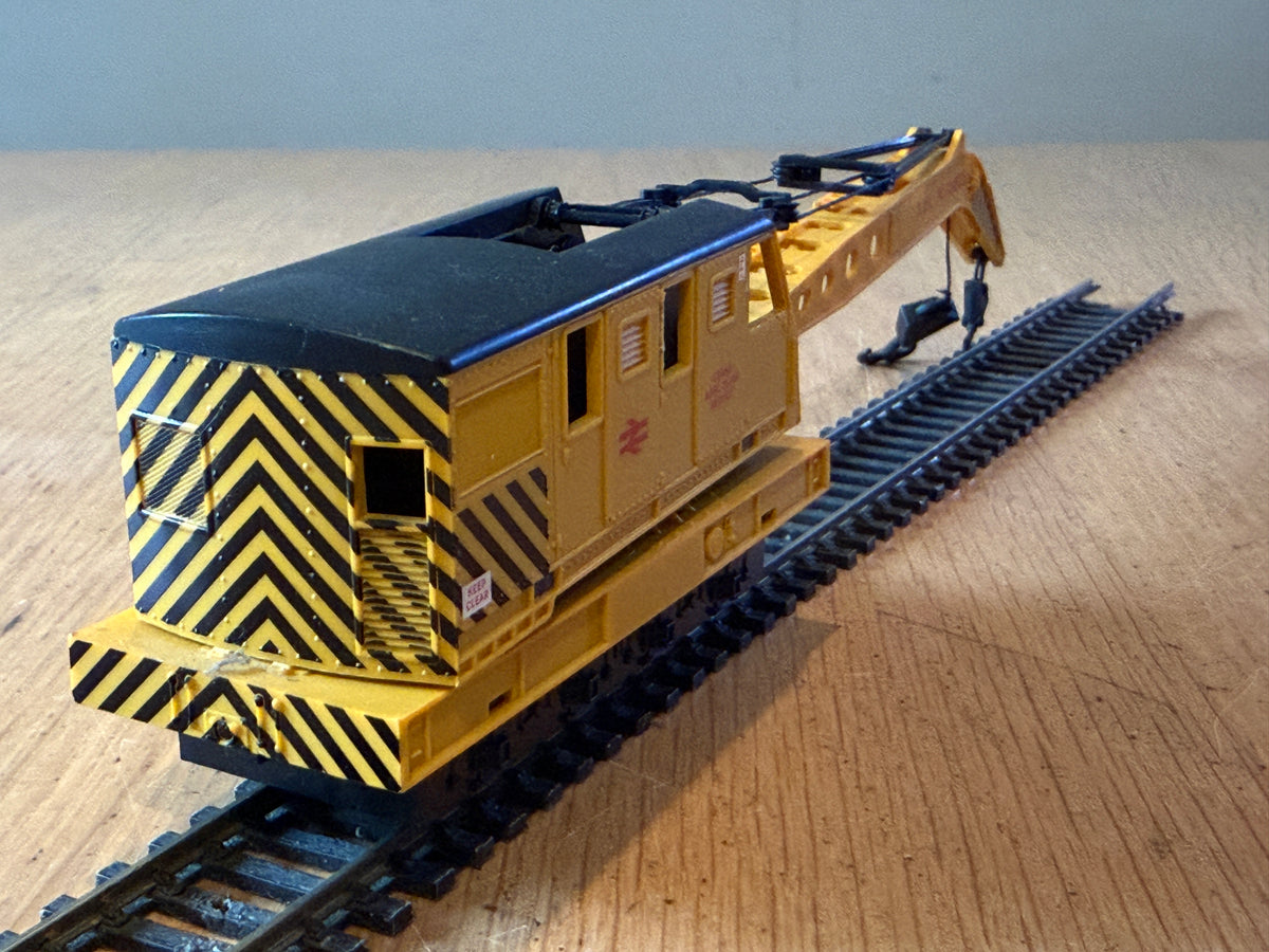 Hornby OO Gauge Crane with 1 winding key