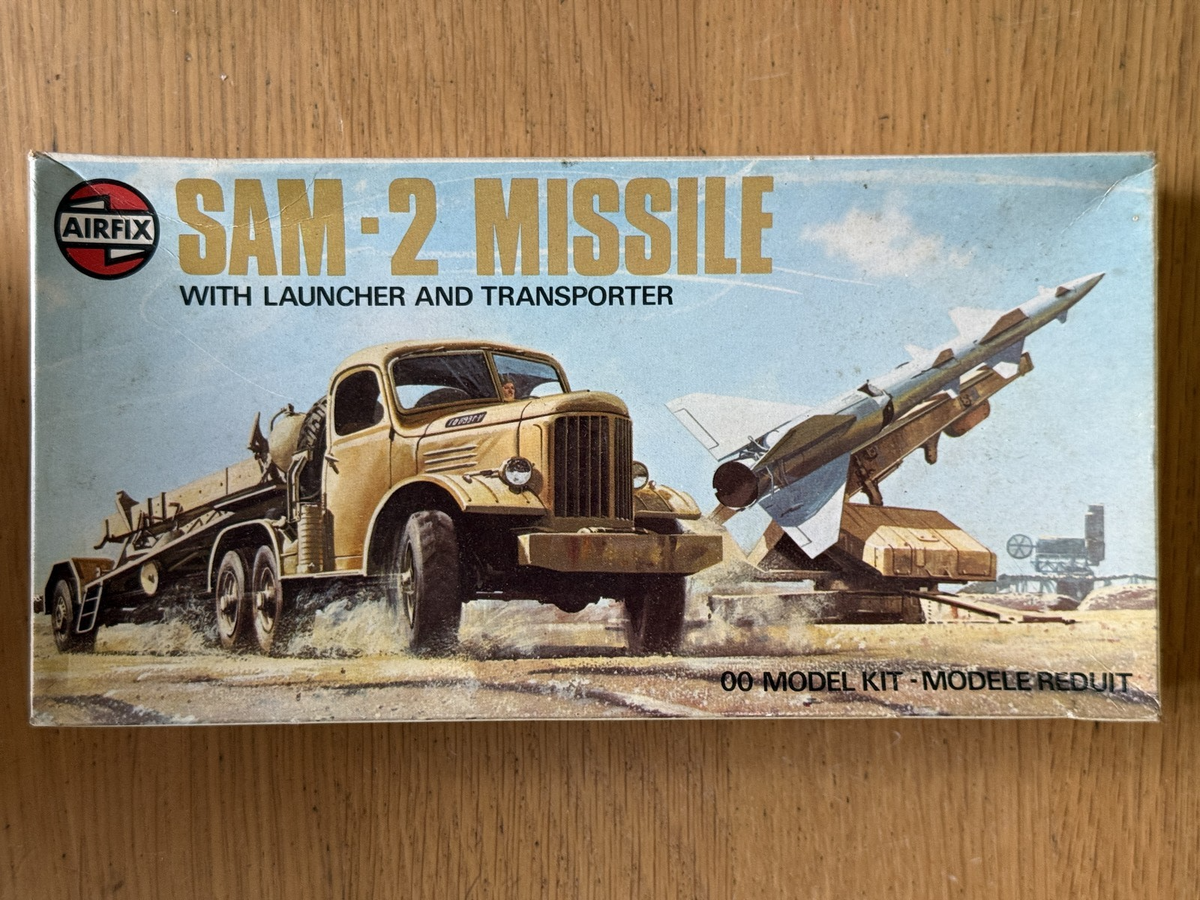 Airfix OO Scale Plastic Model Kit - SAM 2 Missile with Launcher & Transporter