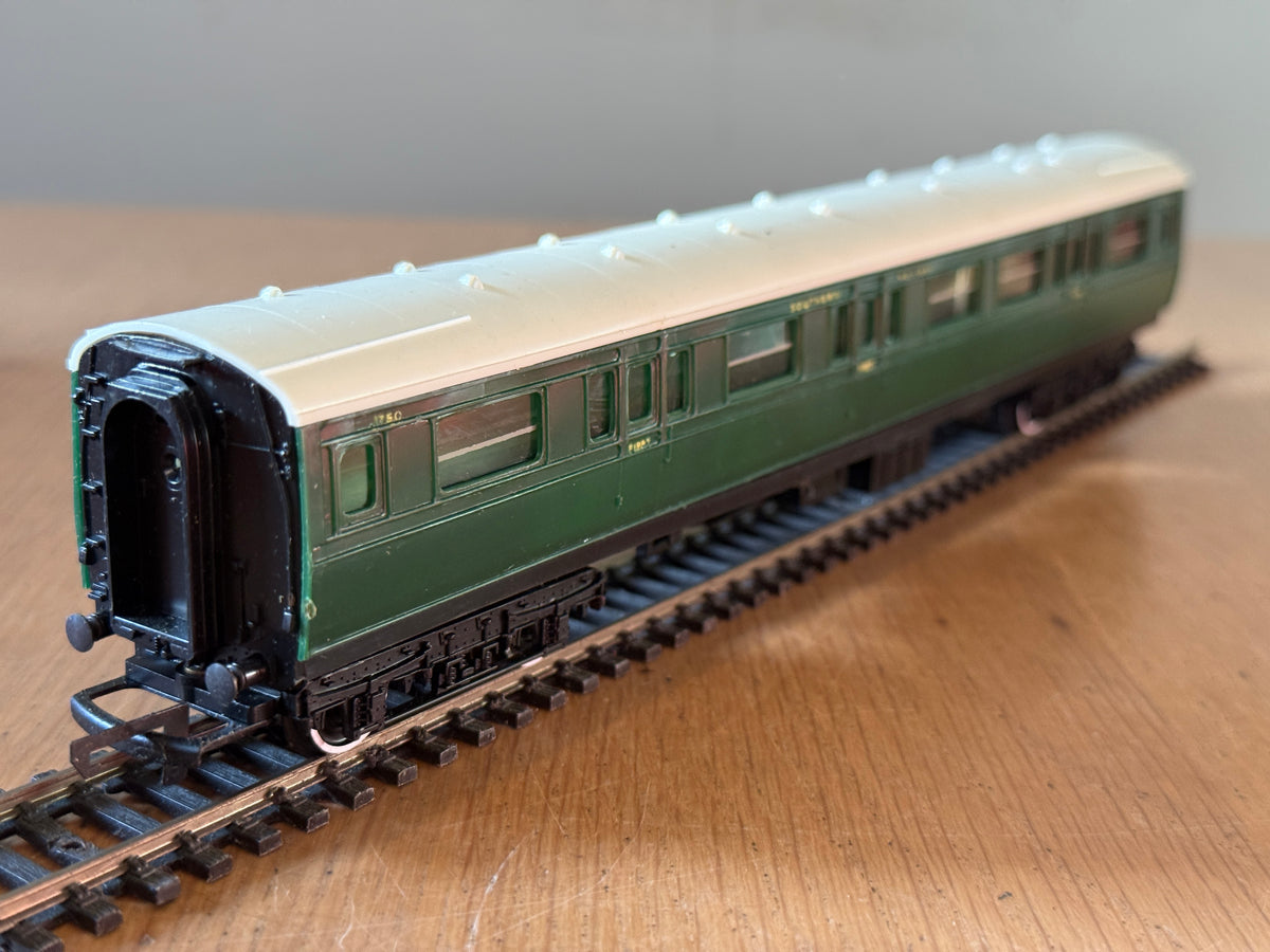 Hornby OO Gauge - Southern Railway S.1750 Composite Coach
