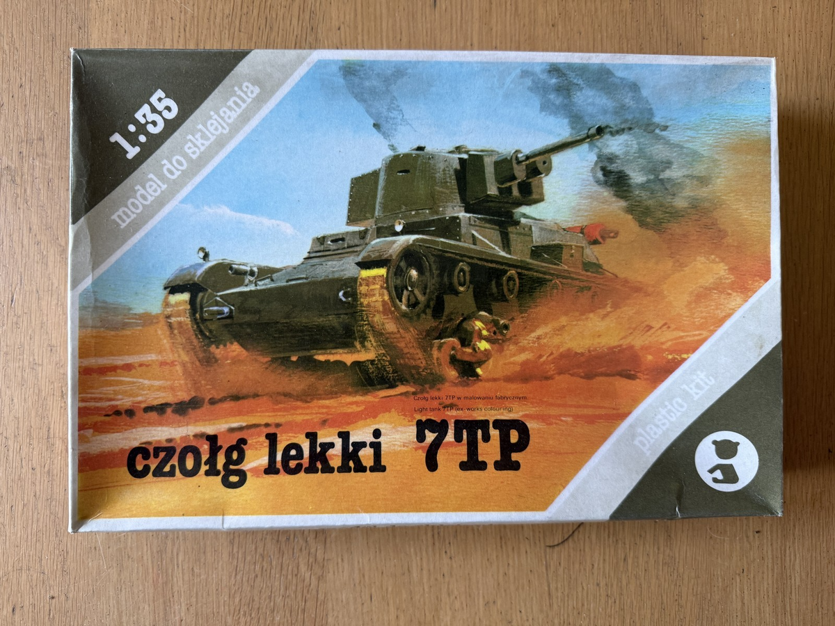 Spojnik 1:35 Plastic Model Kit No. 207 -  Czolg Lekki 7TP