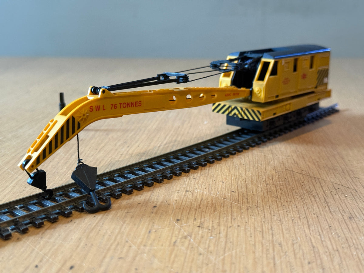 Hornby OO Gauge Crane with 1 winding key