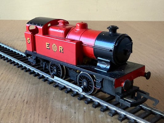 Hornby OO Gauge R153 - 0-4-0 Class D Industrial Tank Loco ER 5