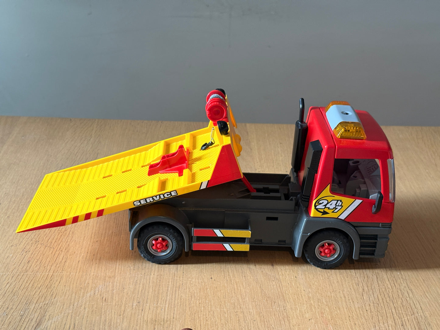 Playmobil 70199 - Towing Service Recovery Truck. Pre-owned.